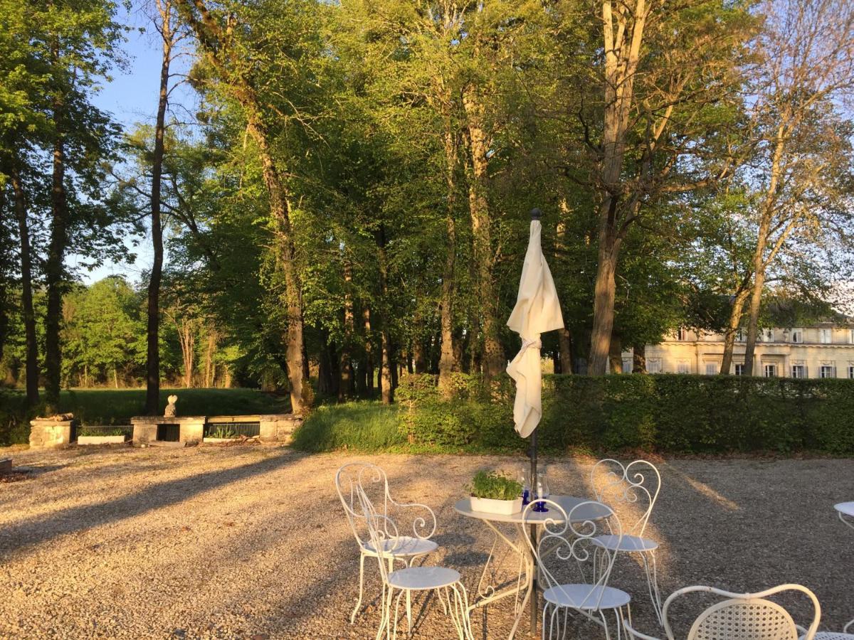 Le Château de BRESSEY&son Orangerie Exterior foto